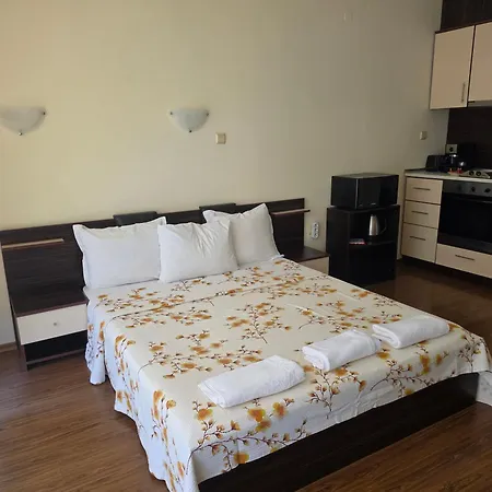 комплекс ивет, за гости надя Apartment
